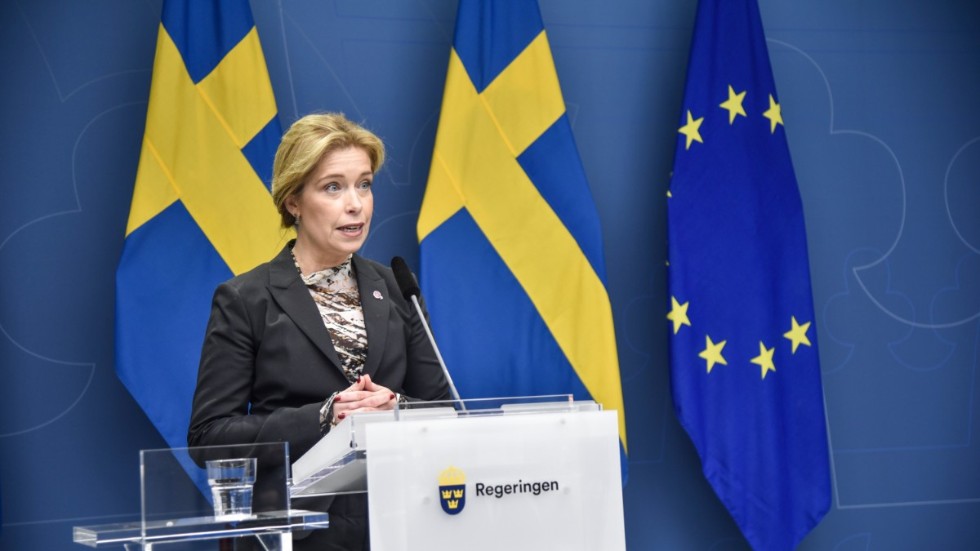 Klimat- och miljöminister Annika Strandhäll har satt som mål att Sverige ska bli världens första fossilfria nation år 2045, skiver Arne Lövgren.