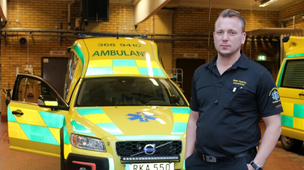 Melker Engström, ambulanschef, är tacksam för att personalen ställer upp och kör extrapass i sommar. Det håller ambulanserna rullande som vanligt.