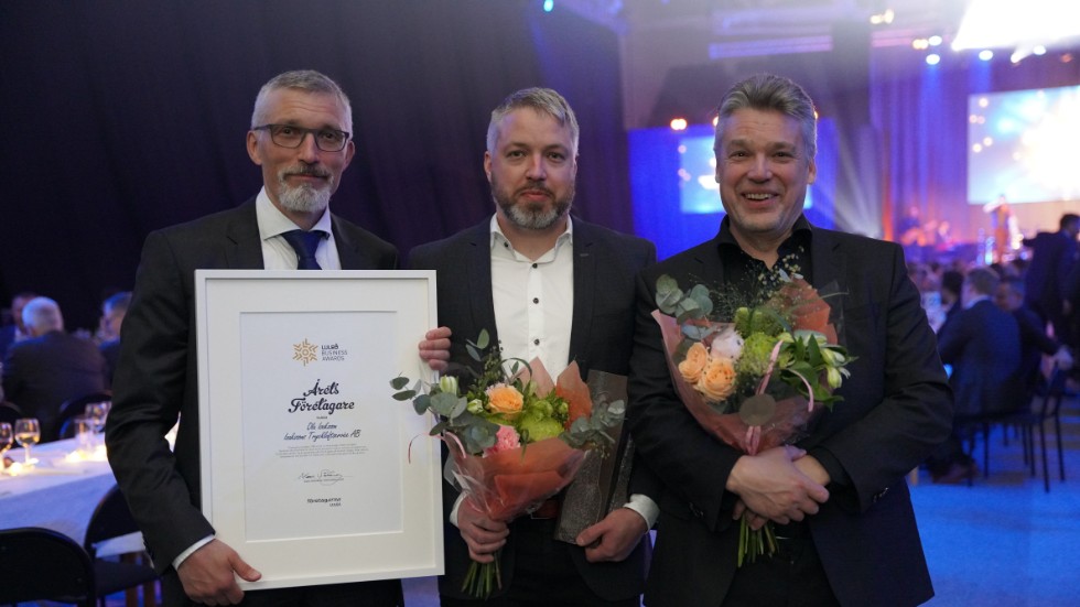 Mats, Johnny och Ola Isaksson, från Itsab, tog emot utmärkelsen Årets företagare.
