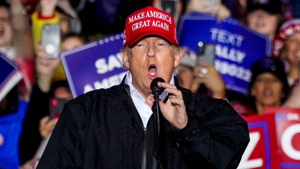 Tidigare president Donald Trump talar på ett kampanjmöte i Greensburg, Pennsylvania den 6 maj.