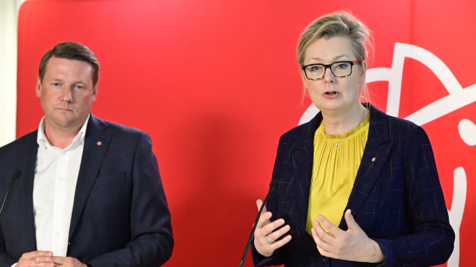 Socialdemokraternas partisekreterare Tobias Baudin och skolminister Lina Axelsson Kihlblom (S) släpper inte frågan om vinstuttag i skolan, trots riksdagsförlust.