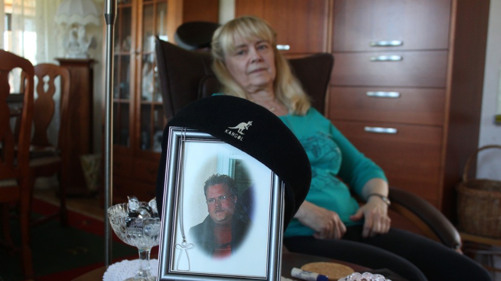 Susanne Larsson förlorade sitt enda barn, Jimmie Gustafsson,  natten till den 26 maj 2002. Att hålla minnet av honom levande har hjälpt henne att läka.