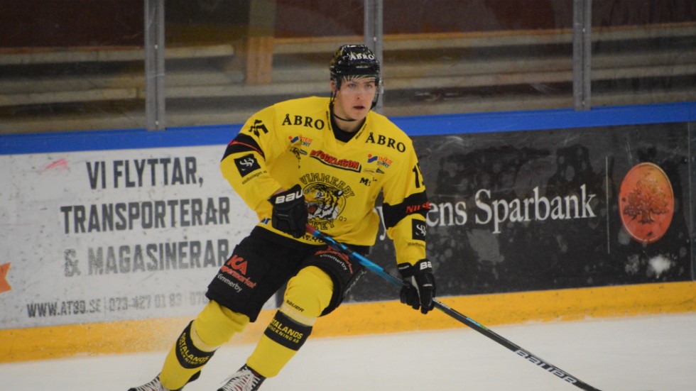 Oskar Lindgren gjorde ett starkt avtryck när han spelade i Vimmerby Hockey säsongen 2020/21. Nu är 25-åringen tillbaka.