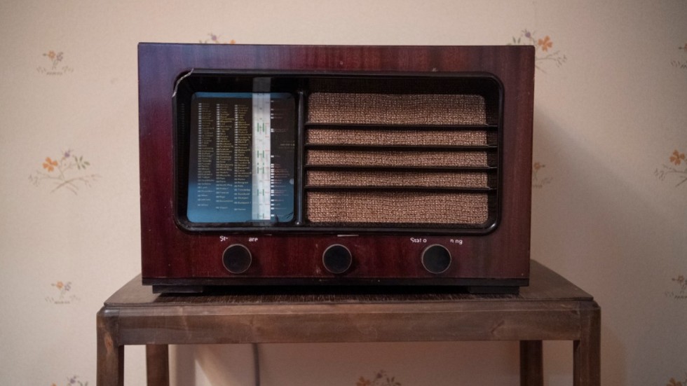 En radio i Nordiska museets "folkhemslägenhet”. Får man sakna den tid som varit?