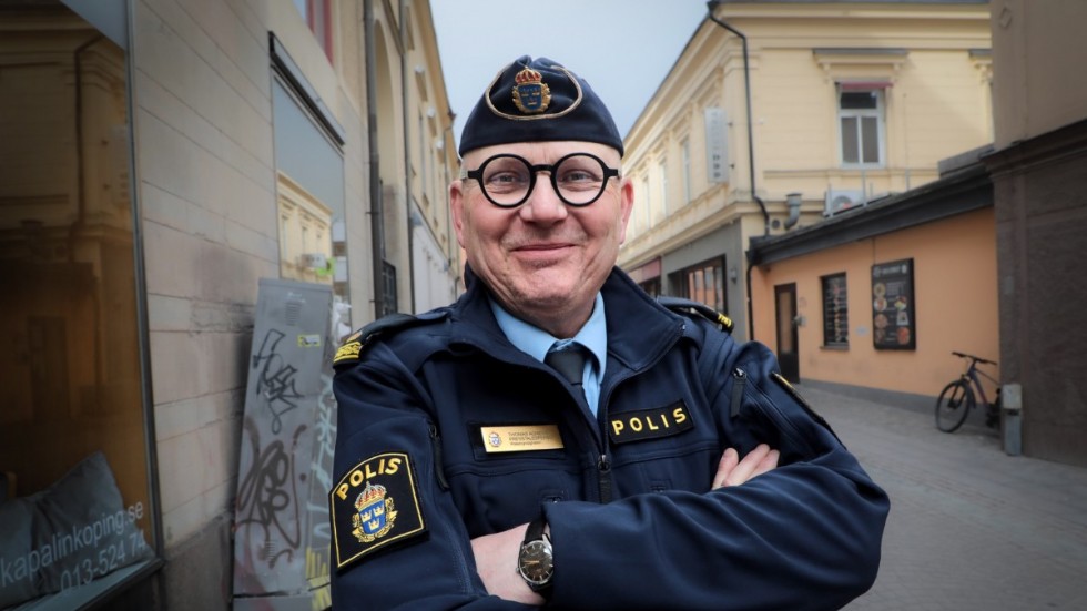 Thomas Agnevik arbetade i över 40 år inom polisen, den sista tiden som presstalesperson inom polisens Region Öst. Han slutade våren 2022. Nu är han vår expert när vi tar oss an blåljuslingot!