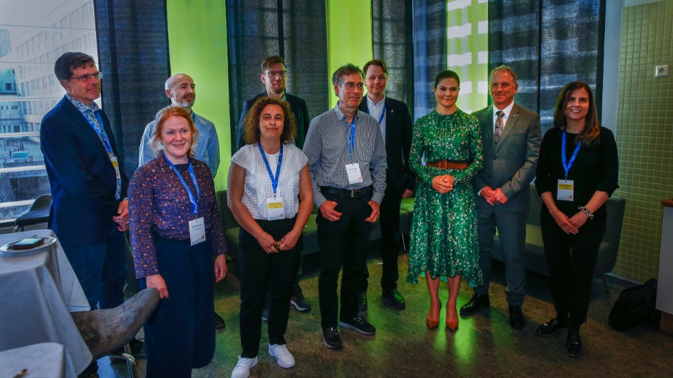 Kronprinsessan Victoria, Håkan Wirtén generaldirektörpå SMHI och några av de medverkande forskarna.
