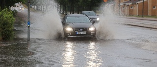 KLIPPET: Se översvämmade vägarna i Upspala