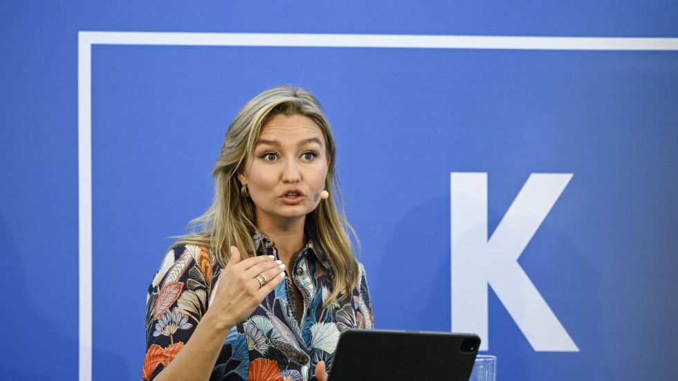 Kristdemokraternas Ebba Busch (KD) på en pressträff under politikerveckan i Almedalen.
