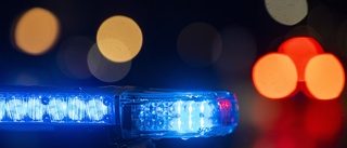 Kvinna körde på polisbil utanför systembolaget – försökte fly