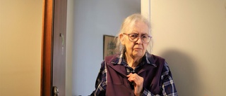 Märtha, 81 år, lurades att lämna sitt halsband till falska vakter