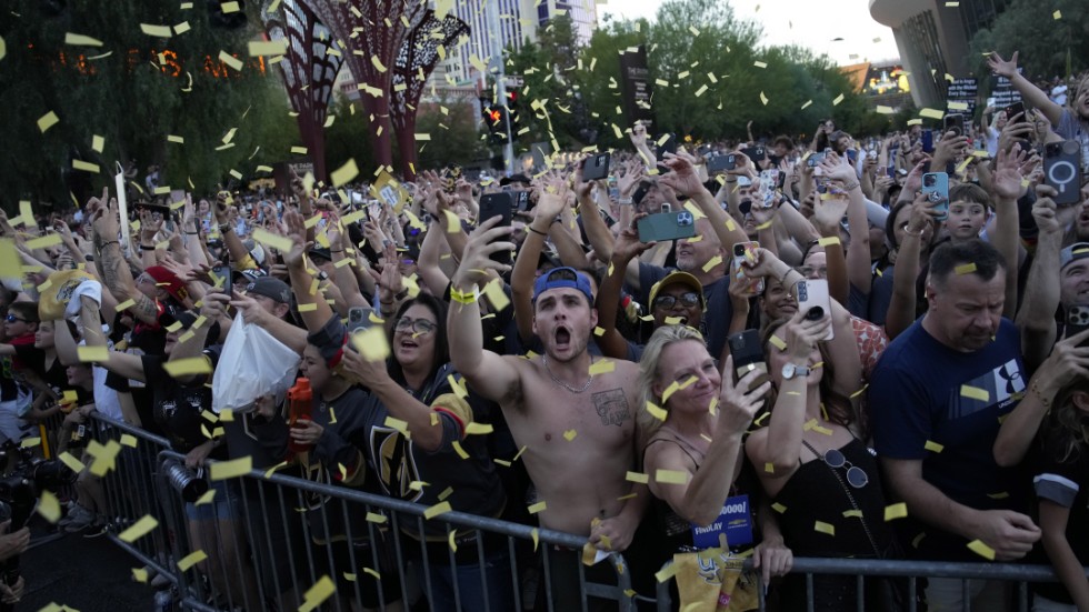 Vegas Golden Knights fans firade med spelarna i Las Vegas på lördagskvällen.