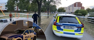 Kvinna och barn skottskadade vid skjutning i Årby ✓Tionde Årbyskjutningen i år ✓"Hördes minst åtta skott" ✓Krisstöd aktiverat