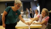 Först i kön när vallokalerna öppnade – det var inget svårt val för första väljarna