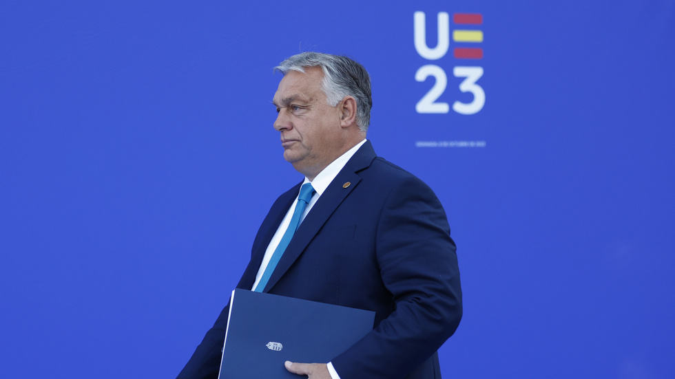 Ungerns premiärminister Viktor Orbán på väg in till fredagens EU-toppmöte i Spanien.