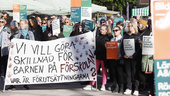 Hundratals lärare i jätteprotest: "Ställs orimliga krav på oss"