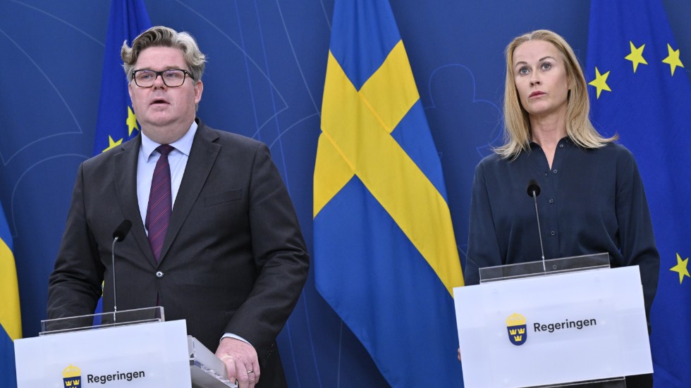 Justitieminister Gunnar Strömmer (M) och Katja Nyberg (SD) vid pressträffen om utökad kameraövervakning.