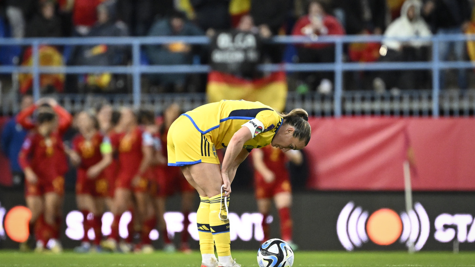 Sveriges Kosovare Asllani deppar under Nations League-matchen mot Spanien.