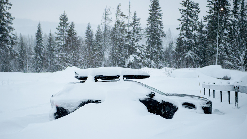 Clear the snow off your car before you set off.