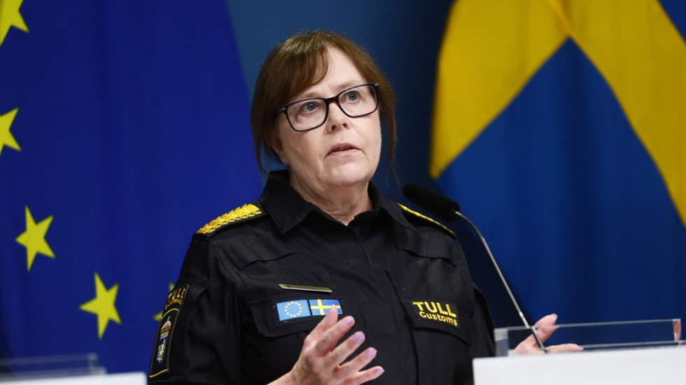 Generaltulldirektör Charlotte Svensson är tacksam för att tullen själva får leta efter kontanter i misstänka penningtvättsbrott.