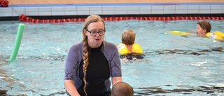 Intensivkurs lär barnen att simma: "Roligt, men lite svårt"