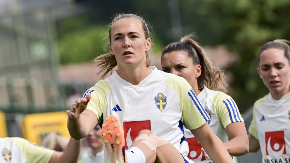 Magdalena Eriksson under måndagens träning med det svenska fotbollslandslaget på Teofilo Patini-stadion, där Sverige ska ta sig an Italien i Nations League på tisdagen.