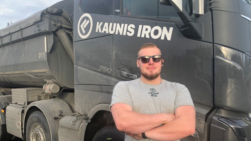 Österbottningen Kevin Isaksson är en av Kaunis Irons ungefär 130 lastbilschaufförer.