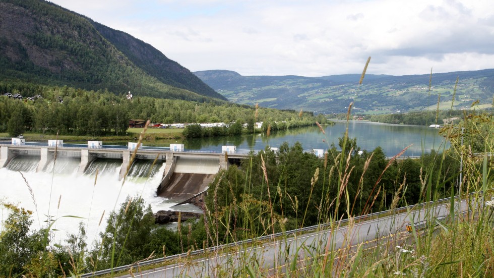 Proppfulla vattenmagasin ger billig el. Här Hunderfossen i Norge. Arkivbild.