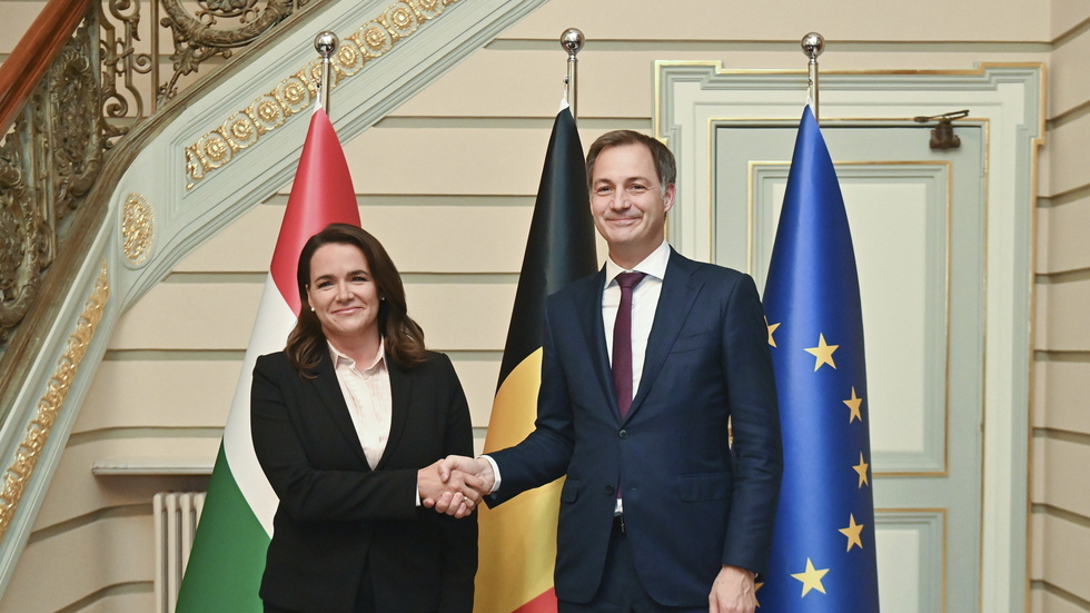 Ungerns president Katalin Novák tillsammans med Belgiens premiärminister Alexander De Croo i Bryssel.