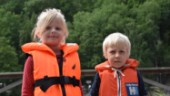 På simskolan vid Valö får barnen lära sig att rädda liv