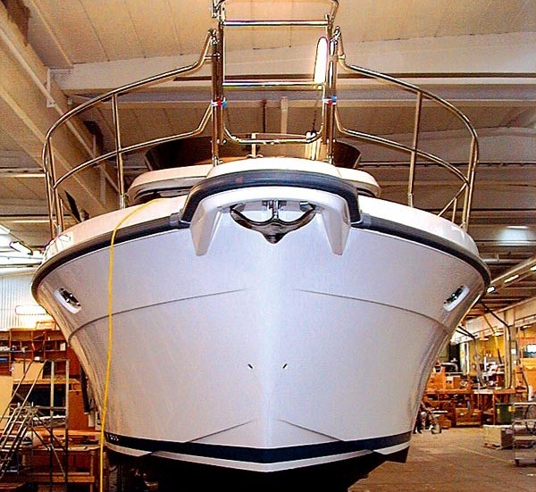 Storebro Bruks nyaste båtmodell 475 Commander har säkrat en produktionsplan ett helt år framåt.
