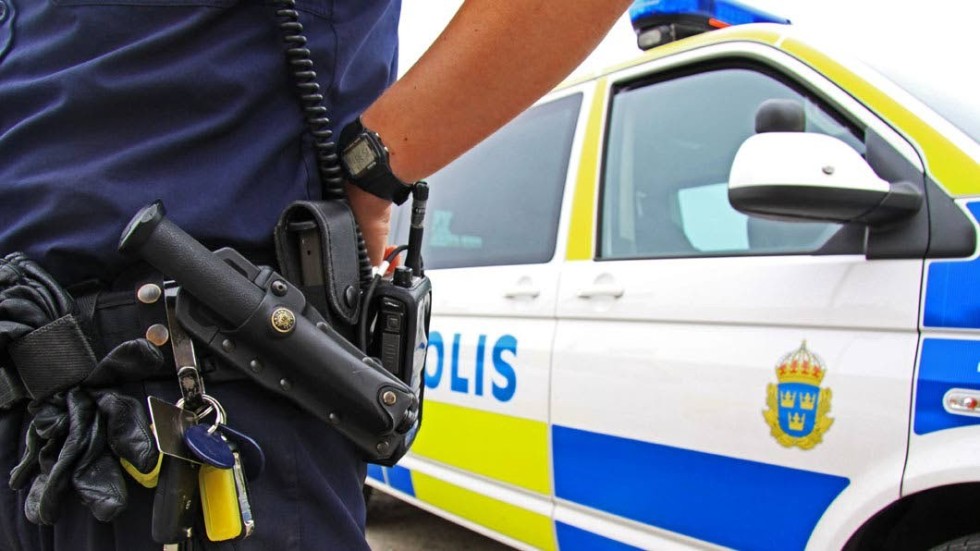 Polisen jagar bankrånare i Åtvidaberg.