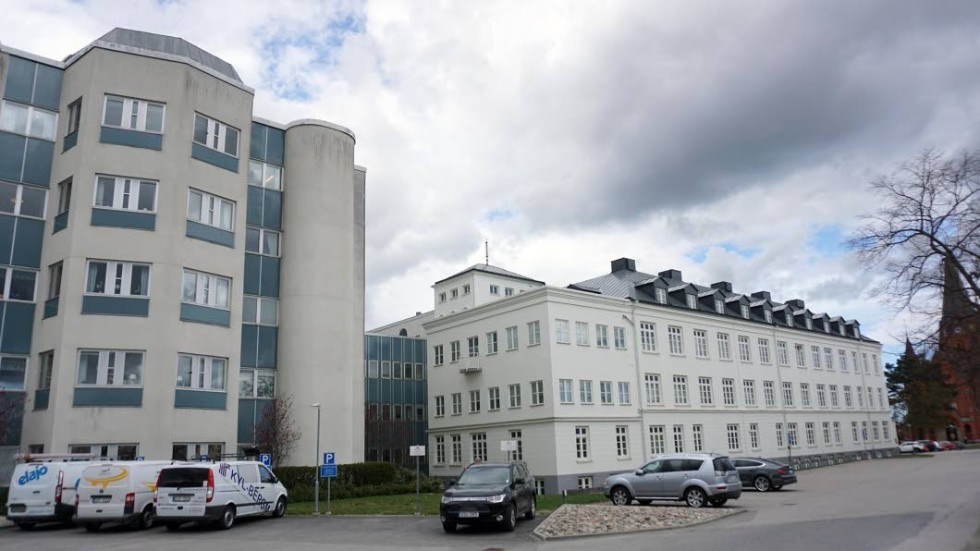 Sjukhustomten i Västervik ligger i ett inklämt läge, menar Gudrun Brunegård, Kerstin Lahi och Maud Ärlebrant.