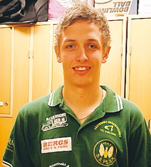 20-årige Niclas Lindholm får pröva sitt spel bland landets bästa bowlare.