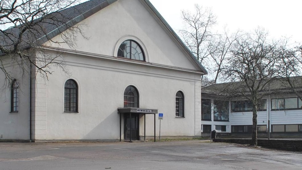 Till salu. Hotellet Stallet och simhallen i centrala Åtvidaberg är till salu.