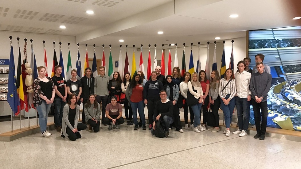Elever och lärare på Hultsfreds Gymnasium har varit på en minnesvärd resa till Bryssel, för att lära mer om EU. Foto: Privat