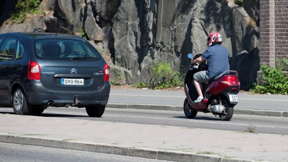 Många mopeder som köps över nätet är trimmade. Höga hastigheter är en orsak till många olyckor. Bilden är en genrebild.