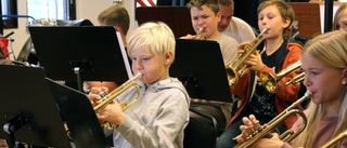 50 barn spelade trumpet tillsammans