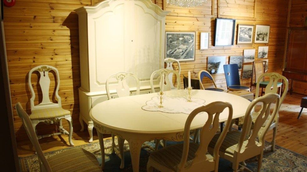 På möbelindustrimuseet visas möbler som tillverkats i Virserum under möbelindustrins stordagar.