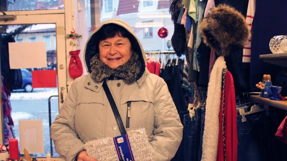 Tamara Svensson, Västervik, har hittat lite glitter, som hon vill köpa.