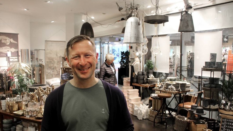I december 2017 startade Björn Larsson en popup-butik i Filbytergallerian. Nu flyttar han verksamheten till Valla Berså.