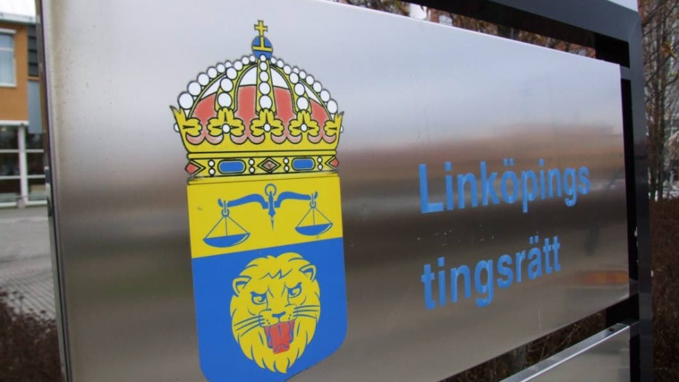 En man i 25-årsåldern har vid Linköpings tingsrätt åtalats för tre fall av våldtäkt alternativt oaktsam våldtäkt.