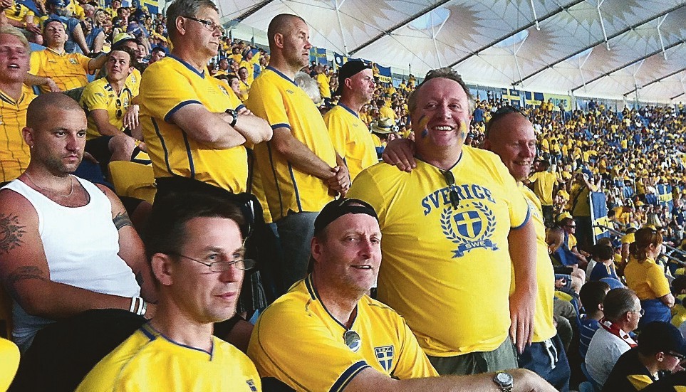 Roger Olofsson har upplevt mycket med landslaget. Här ses han på läktaren under EM i Ukraina 2012. Foto: Privat