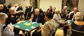 70-åring firade med kortspel