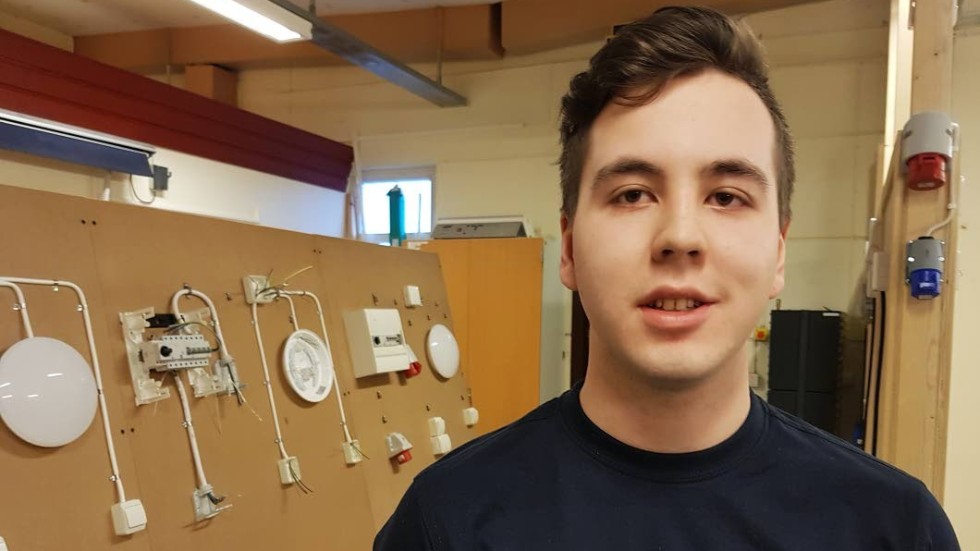 Filip Svensson är teknikintresserad och tänker utbilda sig till automationsingenjör. Han trivs bra på elprogrammet som han tycker är en bra och givande utbildning.