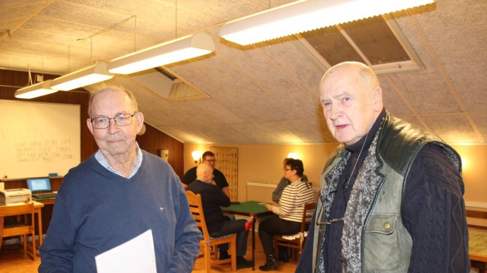 Två av bridgeklubbens eldsjälar. Från vänster Hans Hansson och Carl-Peter Nyström.