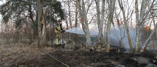 Gräsbrand på lekplats         