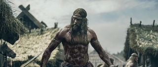 Alexander Skarsgård och hans sexpack kräver hämnd i vikingaäventyret "The northman"