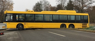 Buss blockerade vägen