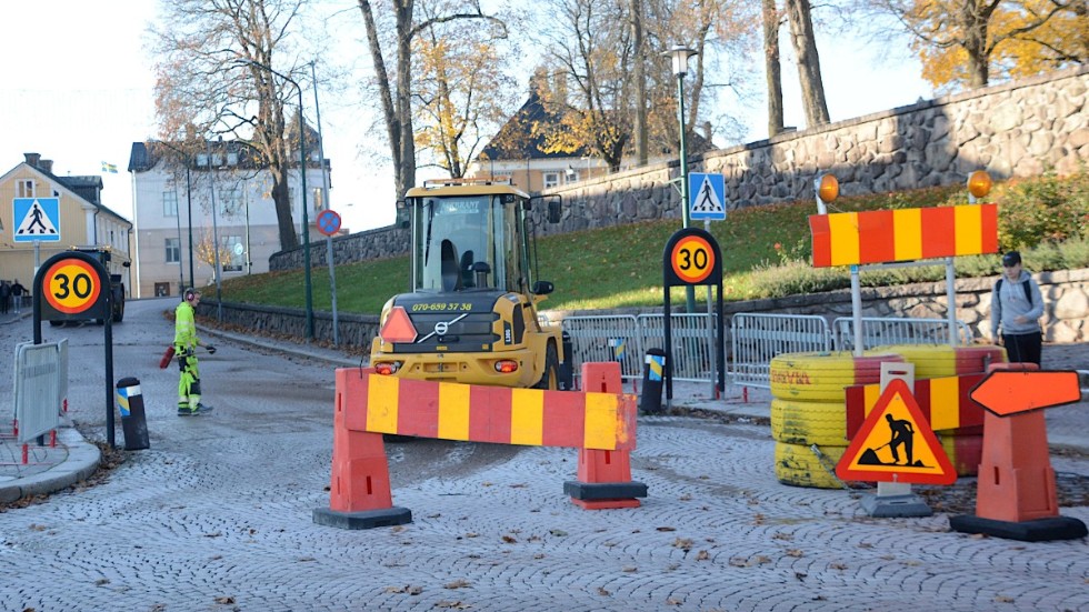 Redan under helgen ska trafiken kunna passera förbi övergångstället på Storgatan igen. Flera veckor tidigare än förväntat. 