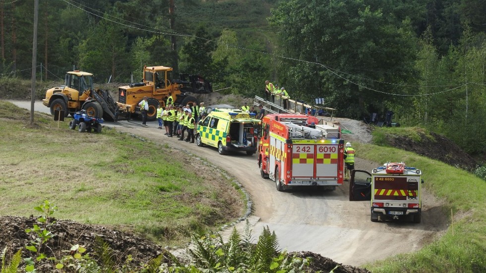 Både ambulans och räddningstjänst ryckte ut på folkrace-olyckan.